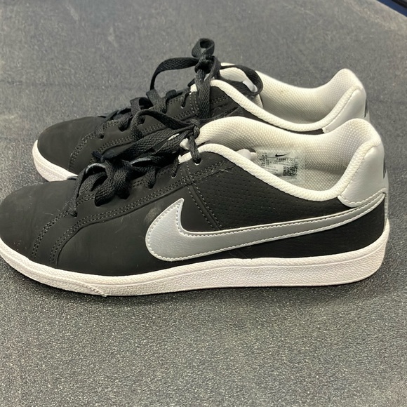 Nike Shoes - NIKE Black Silver Sneakers